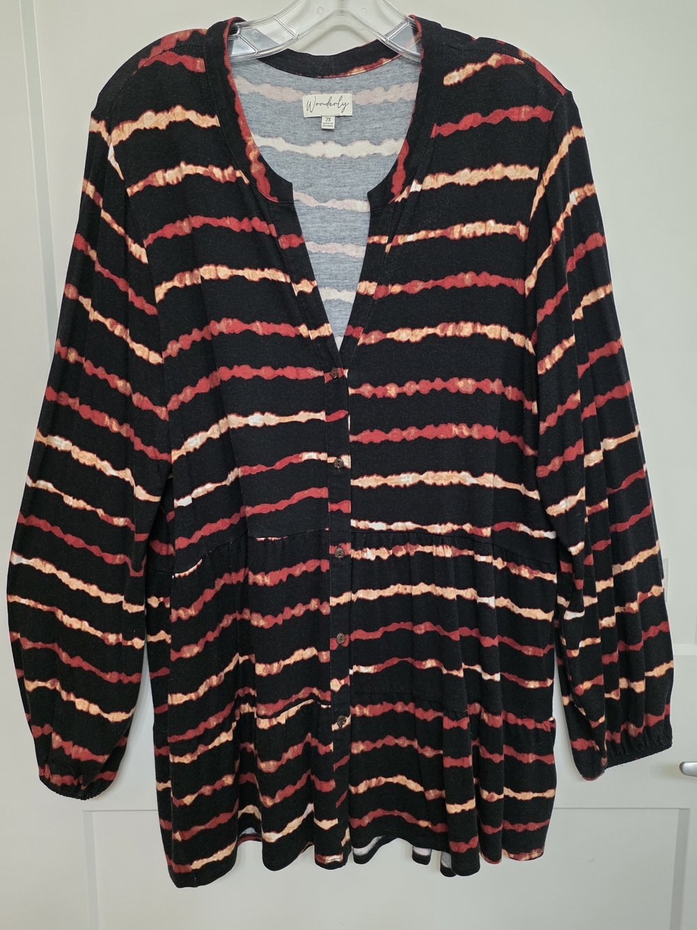 Wonderly Black Striped V-Neck Women's Top - Rust & Cream Tie-Dye Stripes
